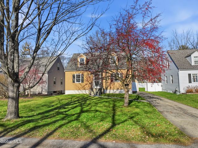 2049 Hoover Road, Niskayuna, NY 12304