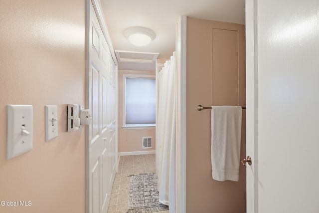 2049 Hoover Road, Niskayuna, NY 12304