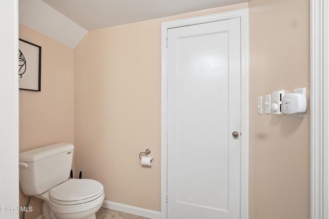 2049 Hoover Road, Niskayuna, NY 12304