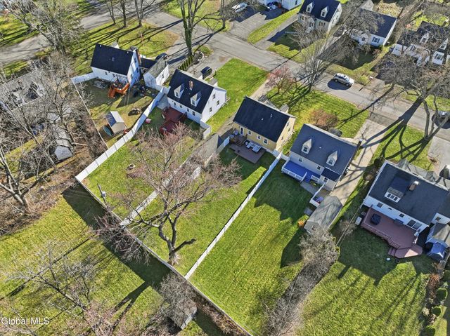 2049 Hoover Road, Niskayuna, NY 12304