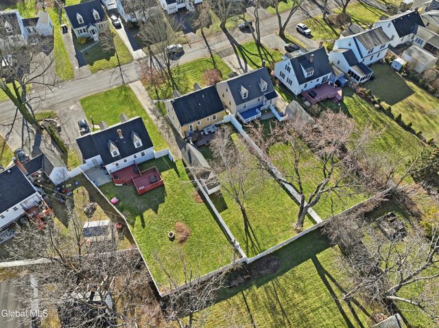 2049 Hoover Road, Niskayuna, NY 12304