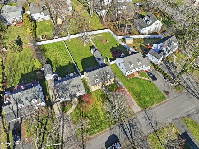 2049 Hoover Road, Niskayuna, NY 12304