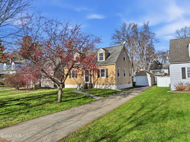 2049 Hoover Road, Niskayuna, NY 12304