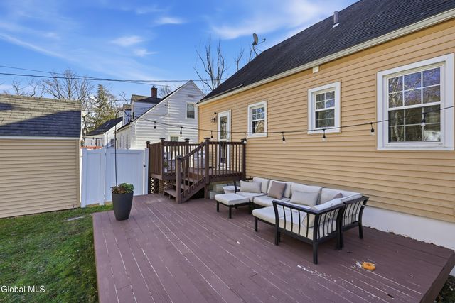 2049 Hoover Road, Niskayuna, NY 12304