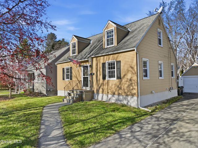 2049 Hoover Road, Niskayuna, NY 12304
