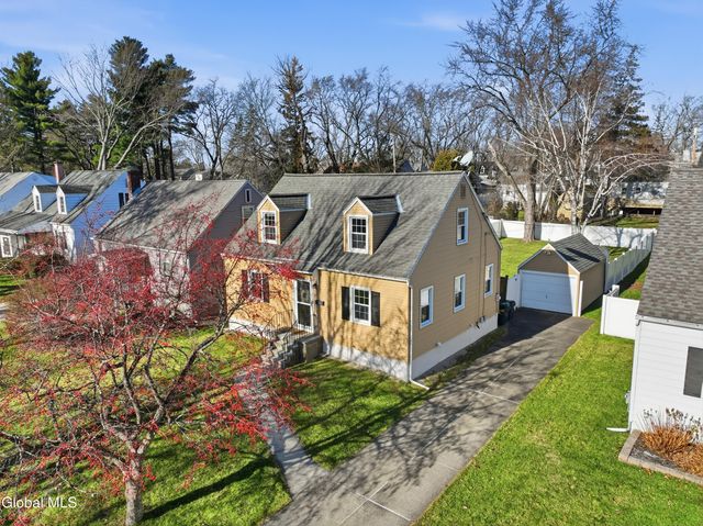 2049 Hoover Road, Niskayuna, NY 12304