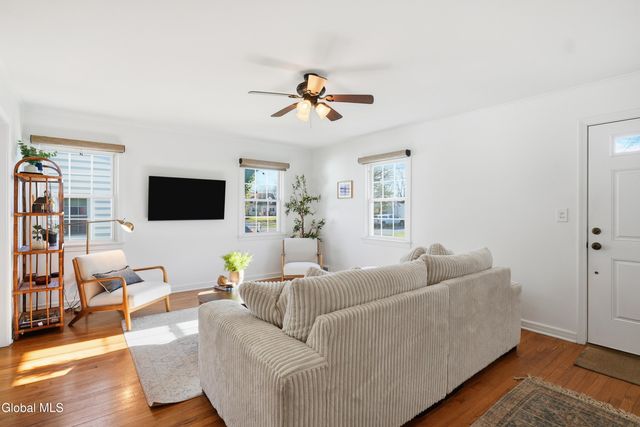 2049 Hoover Road, Niskayuna, NY 12304