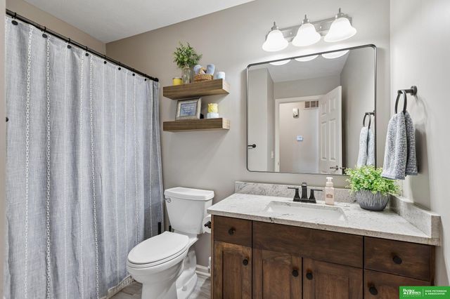 1228 Maplewood Drive, Fremont, NE 68025