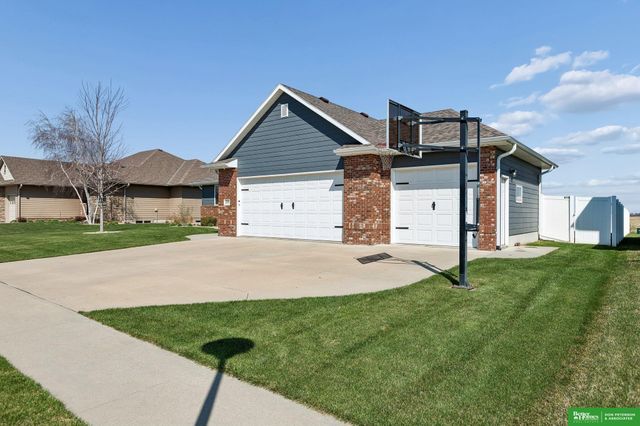 1228 Maplewood Drive, Fremont, NE 68025