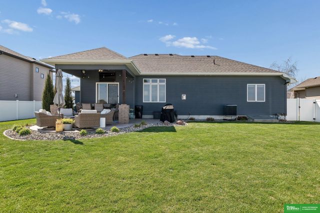 1228 Maplewood Drive, Fremont, NE 68025