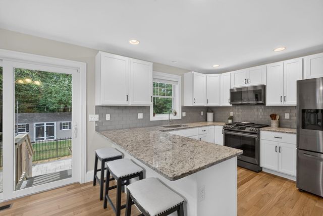 215 South Main Street, Seabrook, NH 03874