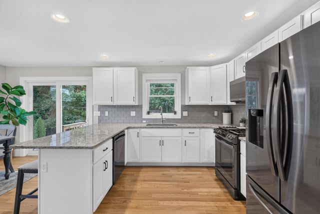 215 South Main Street, Seabrook, NH 03874