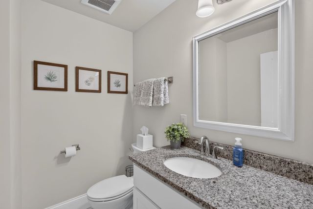 215 South Main Street, Seabrook, NH 03874