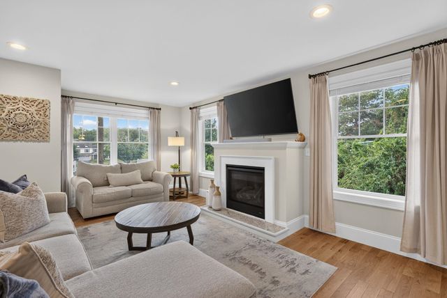215 South Main Street, Seabrook, NH 03874
