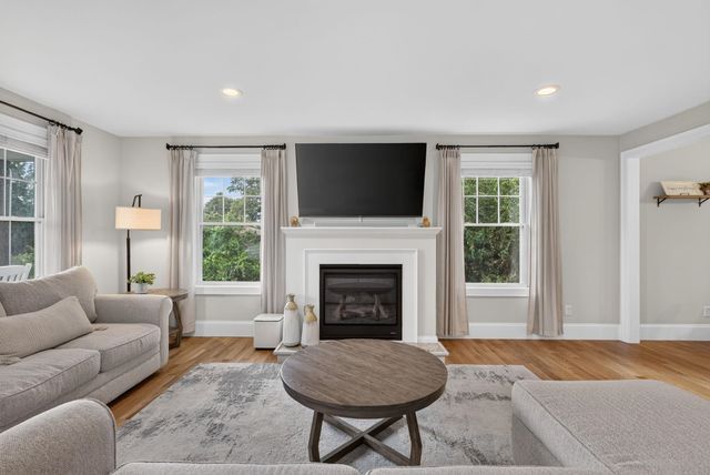 215 South Main Street, Seabrook, NH 03874