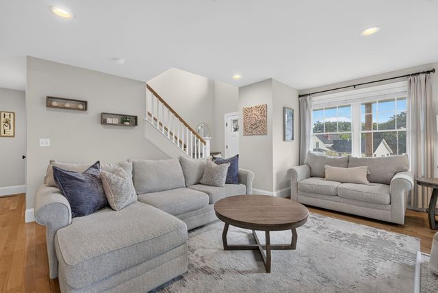 215 South Main Street, Seabrook, NH 03874