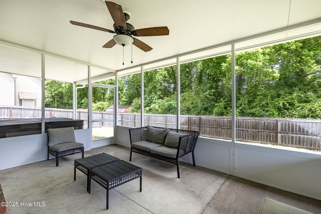 302 Boxwood Court, Jacksonville, NC 28540