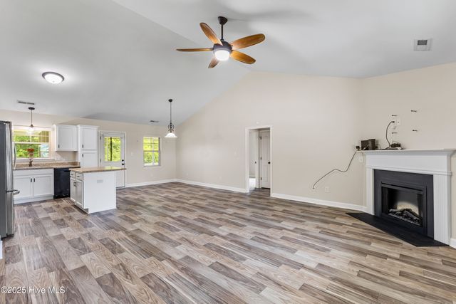 302 Boxwood Court, Jacksonville, NC 28540