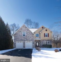 3932 TRAYER LN, Mechanicsburg, PA 17050