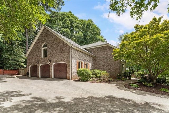 2919 Mountain Trace NE, Roswell, GA 30075