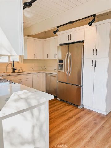 11571 Archwood Street, North Hollywood, CA 91606