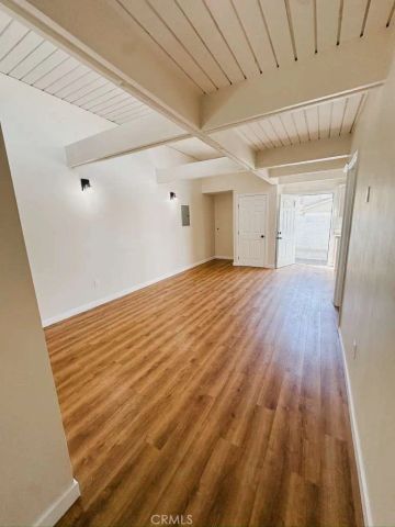 11571 Archwood Street, North Hollywood, CA 91606