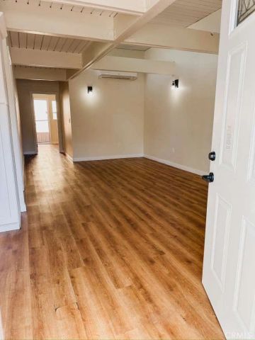 11571 Archwood Street, North Hollywood, CA 91606