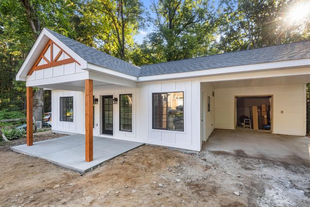 410 W G Avenue W, Cooper Twp, MI 49004