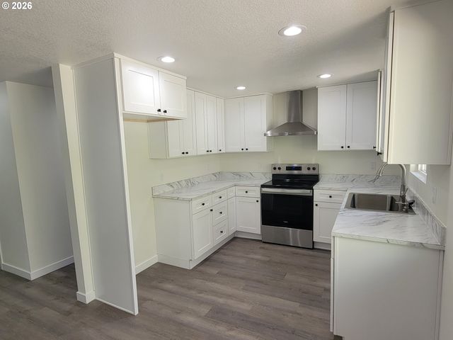 945 18TH St, Salem, OR 97301