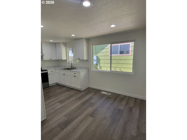 945 18TH St, Salem, OR 97301