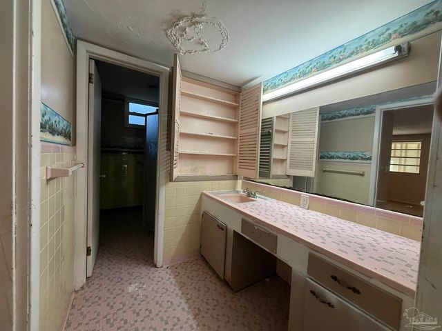 305 Calhoun Ave, Pensacola, FL 32507