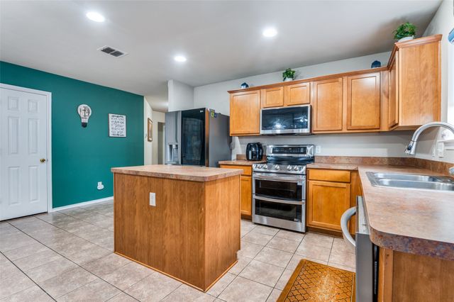 113 Cayman Drive, Lancaster, TX 75146