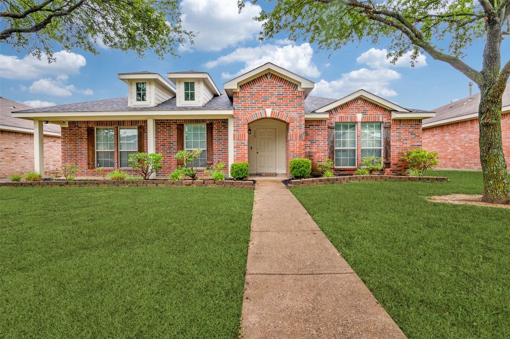113 Cayman Drive, Lancaster, TX 75146