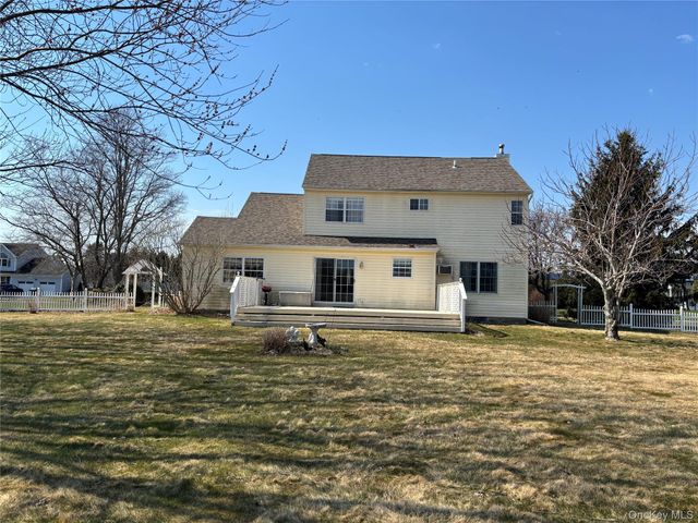 125 Northgate Circle, Baiting Hollow, NY 11933