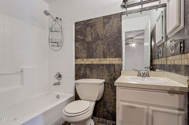 10424 Valle De Oro Drive, Socorro, TX 79927