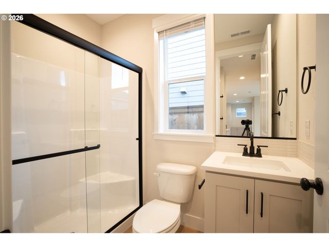 8403 Ne 133RD Ave, Vancouver, WA 98682