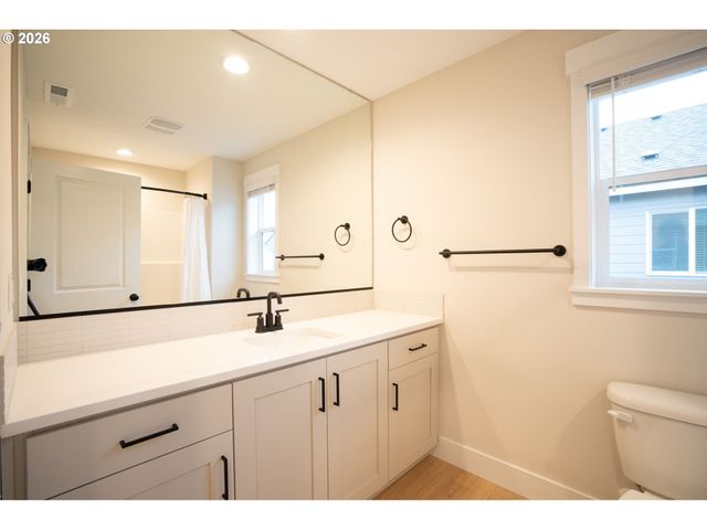 8403 Ne 133RD Ave, Vancouver, WA 98682