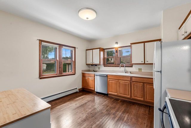 3239 W Drury LANE, Milwaukee, WI 53215