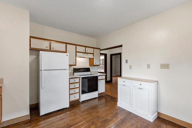 3239 W Drury LANE, Milwaukee, WI 53215