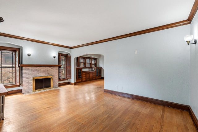 3239 W Drury LANE, Milwaukee, WI 53215