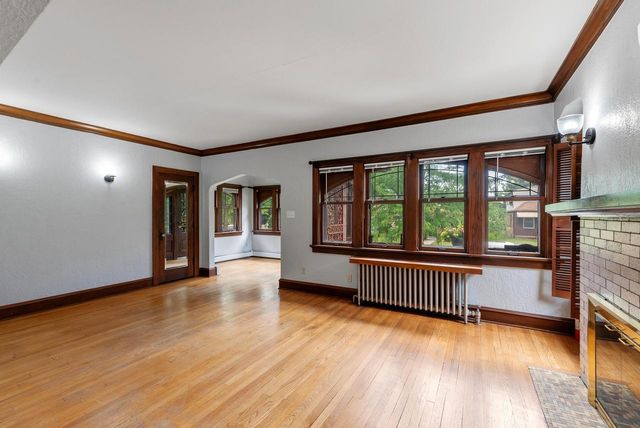 3239 W Drury LANE, Milwaukee, WI 53215