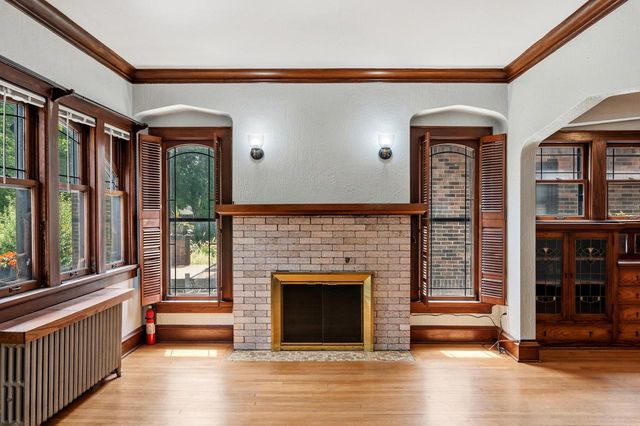 3239 W Drury LANE, Milwaukee, WI 53215