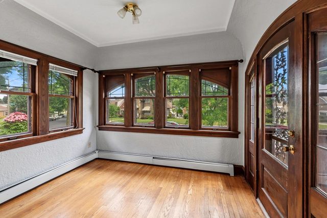 3239 W Drury LANE, Milwaukee, WI 53215
