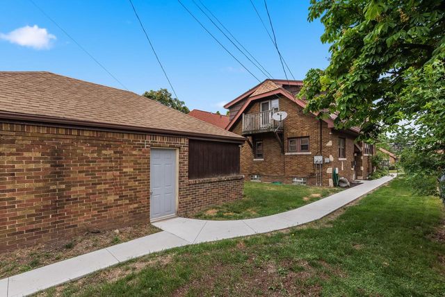 3239 W Drury LANE, Milwaukee, WI 53215