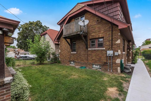 3239 W Drury LANE, Milwaukee, WI 53215