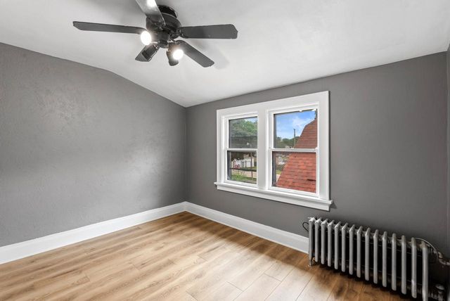 3239 W Drury LANE, Milwaukee, WI 53215