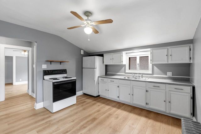 3239 W Drury LANE, Milwaukee, WI 53215