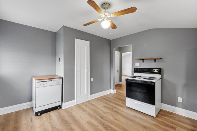 3239 W Drury LANE, Milwaukee, WI 53215