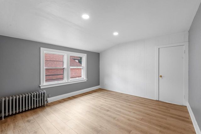 3239 W Drury LANE, Milwaukee, WI 53215