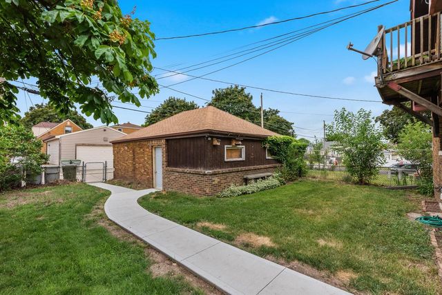 3239 W Drury LANE, Milwaukee, WI 53215